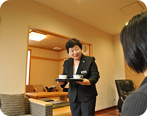 献茶(配膳)スタッフ